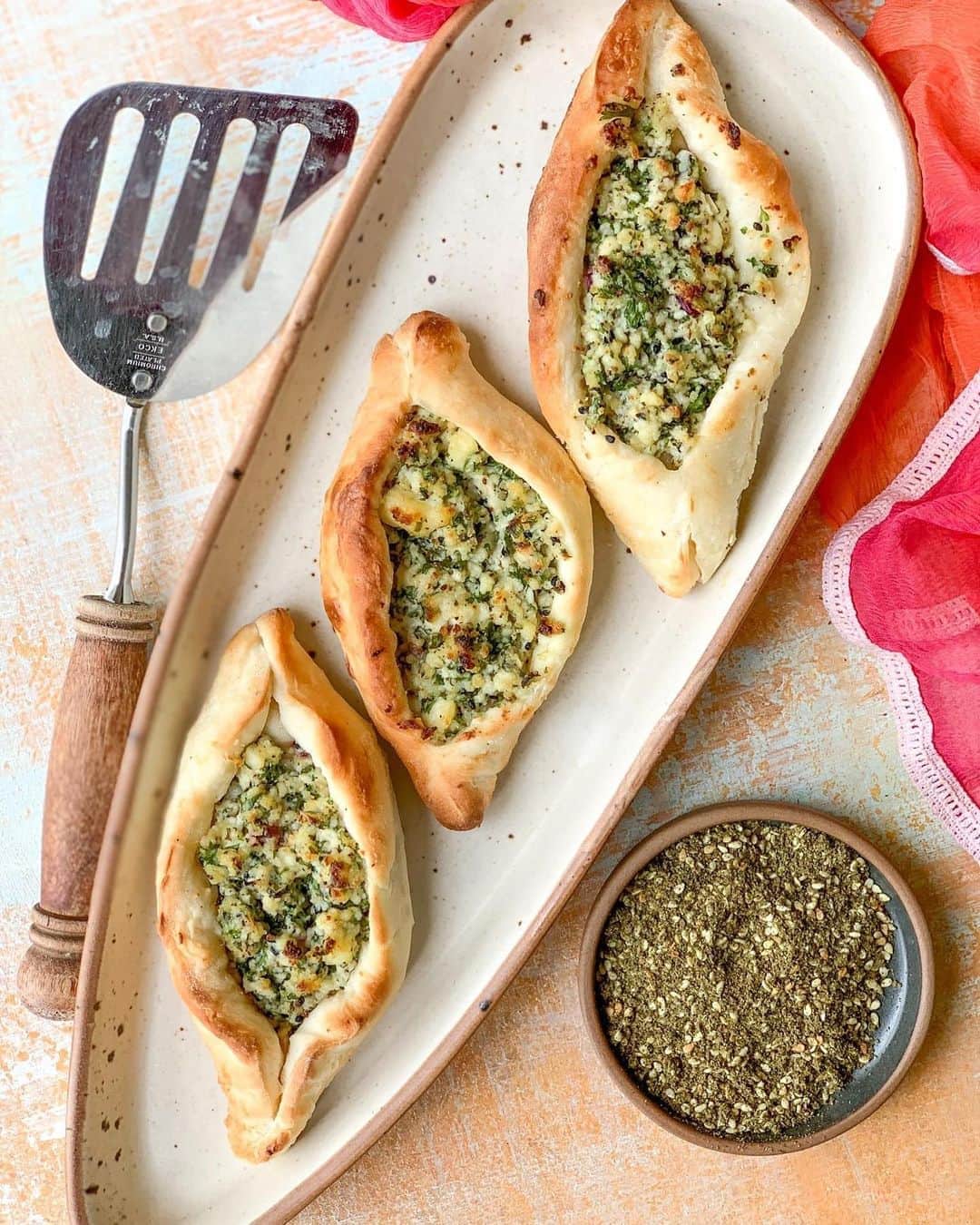 Archana's Kitchenさんのインスタグラム写真 - (Archana's KitchenInstagram)「Here is a delicious Middle Eastern Cheese Bread also as Fatayer bi Jibneh makes a delicious side dish or appetizer along with a Middle eastern meal like Hummus, Manakish, Labneh and more. Do give this recipe a try and tell us how you loved it 😍 Get the recipe from the smart.bio link in my profile @archanaskitchen . . . . . . . . #recipes #easyrecipes #snacks #teatime #teatimesnacks #archanaskitchen #springrolls #cutlet #mushroom #mushroomrecipes #cutletrecipes #healthyeating #eatfit #cooking #food #healthyrecipes #foodphotography #recipeoftheday #comfortfood #deliciousfood #monsoonsnacks」9月5日 21時19分 - archanaskitchen