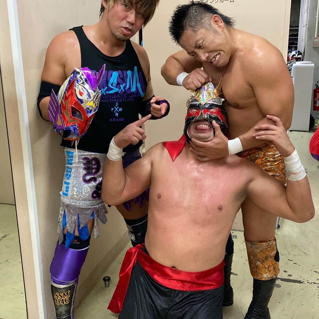 GOSAMARUさんのインスタグラム写真 - (GOSAMARUInstagram)「今日はDRAGONGATEさんに参戦させていただきました。 ススムさん、了さんと組ませて頂きました。 うちにはない引き出しとか試合運びはお勉強になりました。 ススムさんあと2回お隣でお勉強させていただきます。 了さん誤爆してすいません🙇‍♂️ #DRAGONGATE  #rd_pw #琉ドラ #GOSAMARU  #沖縄  #餃子酒場530」9月5日 21時34分 - gosamaru7