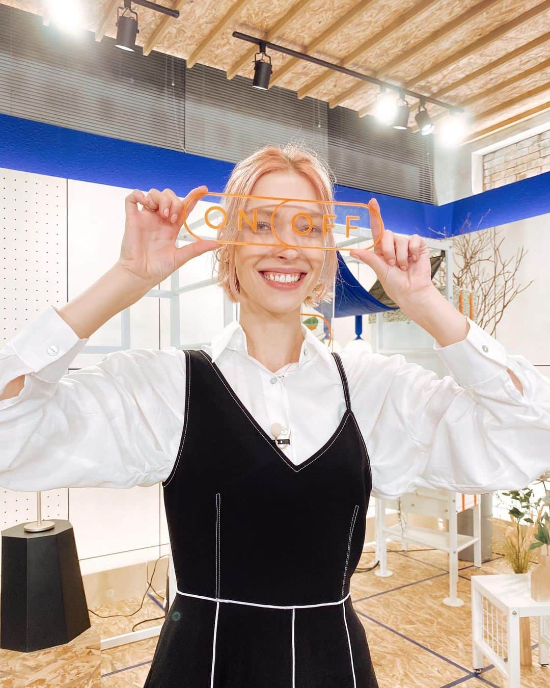ステファニー・ミチョヴァのインスタグラム：「오늘 10:40 밤 TvN 온앤오프에서 만나요 ❤️🥳  We will see you tonight at 10:40 pm on TvN ‘On&OFF’! 🥰🙌🏻 @onandoff_tvn」