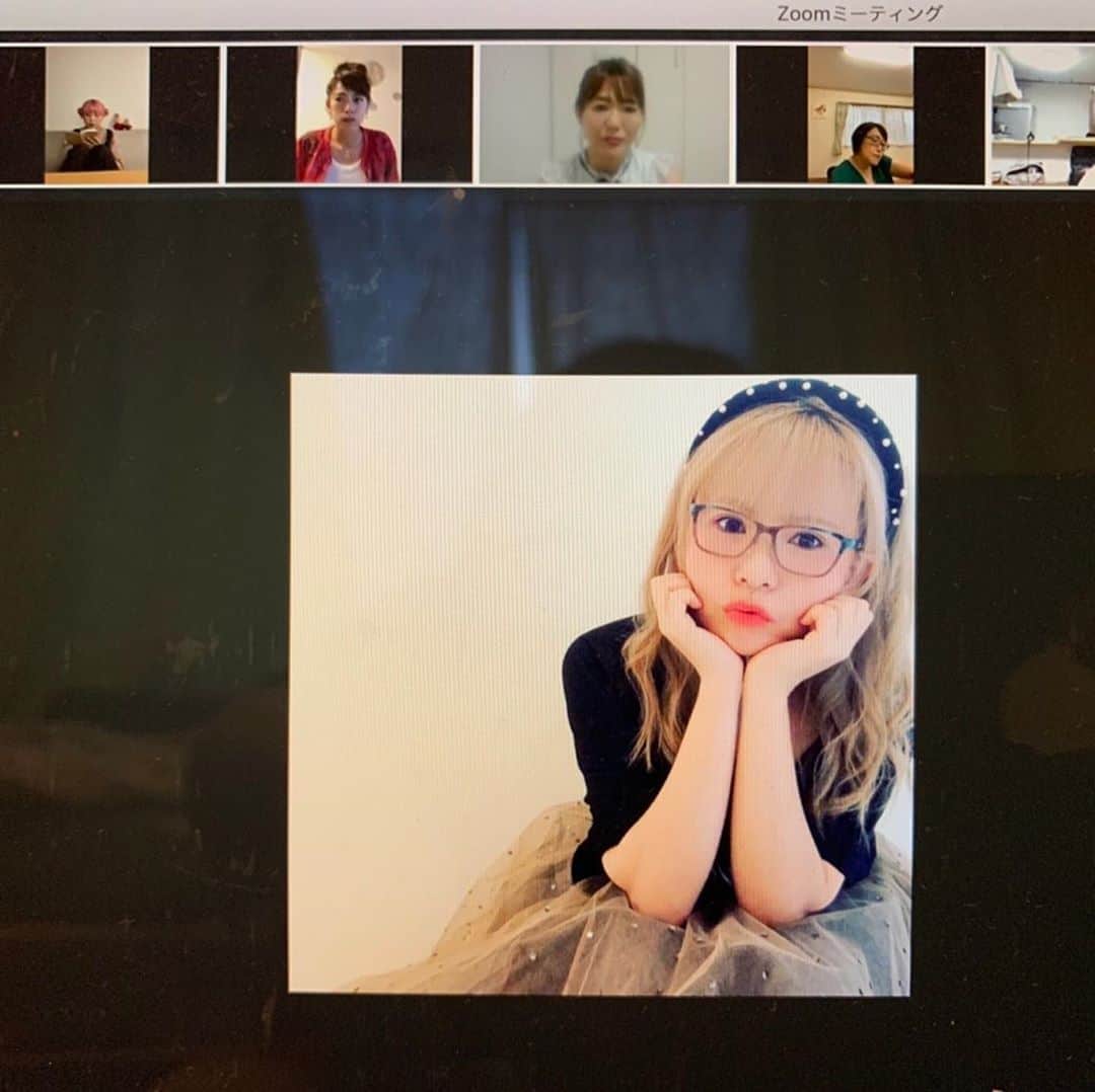 のインスタグラム：「#bsdミュージカルアンドアクティングスクール   #Happyちゃん 特別講義 #ブランディング　について。  途中から ほとんど個人コンサルだった😆  終了して痛感すること。  うまくいくいかないは #エゴキンマン　が 多いかどうかだけ 極めてシンプル  エゴキンマンについて 知りたい人は #htl メソッドが 無料公開されてるので #YouTube をどうぞ  ああ 今日も楽しかった！！！  いいことも有れば 哀しいこともある  それが人生  どんな時も ヤッホーです」