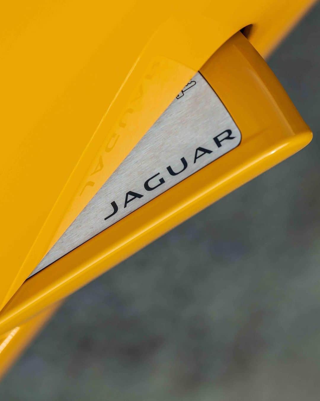 Jaguarさんのインスタグラム写真 - (JaguarInstagram)「Sun, sea and Sorrento Yellow.   #Jaguar #FTYPE #Coupé #Luxury #Premium #Exclusive #Performance #Sport #SportsCar #CarsofInstagram #InstaCar #RhodeIsland #NewEngland #USA」9月5日 21時54分 - jaguar