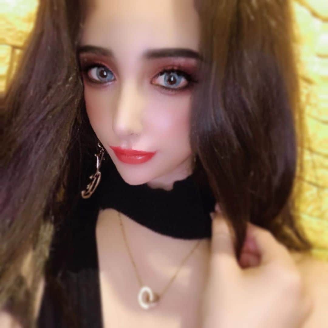 のインスタグラム：「Tバック以外はオムツです👶💗 今美魔女と飲んでて最高❤️ 色々勉強させて貰ってます‍ｗ #キム・カーダシアンになりたい #美魔女につかさもなりたい #なる予定」