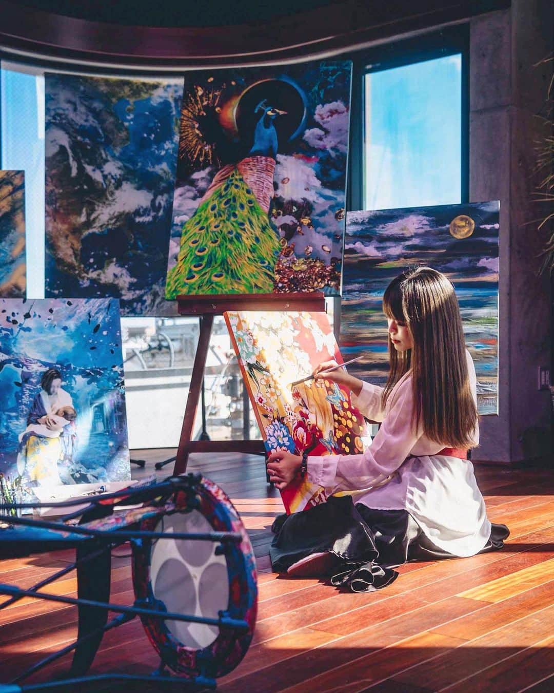 のインスタグラム：「The moments sped, the ripples died away, the face of the pool grew placid and untroubled. . . Photo by @kentaro_takahashi_  . . . #painter #paint #muralist  #baroque #poland #makemoments #igrecommend #igersjp #ig_photooftheday #peace #instagoodmyphoto  #lifeofadventure #liveauthentic #colorful #japanese #bodleianlibrary #photooftheday #picoftheday #red #instadaily #igers #all_shots #unesco #instacool #eu #paintedhall #artist」