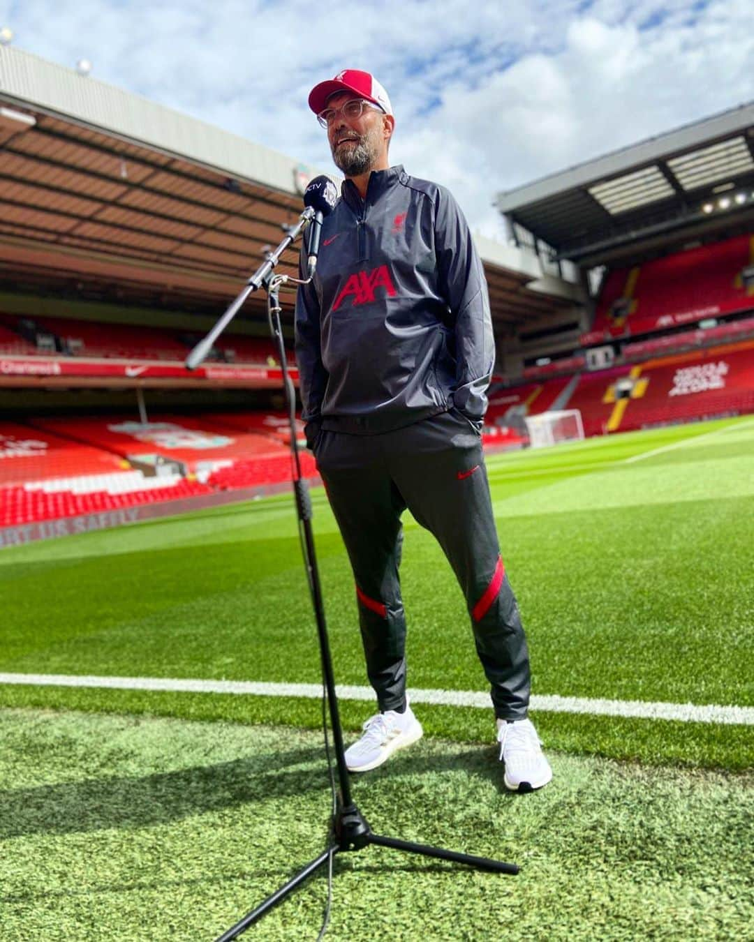 リヴァプールFCさんのインスタグラム写真 - (リヴァプールFCInstagram)「🙌 𝑩 𝑶 𝑺 𝑺 🙌 #LFCPreSeason #LiverpoolFC #Liverpool #LFC」9月5日 21時51分 - liverpoolfc