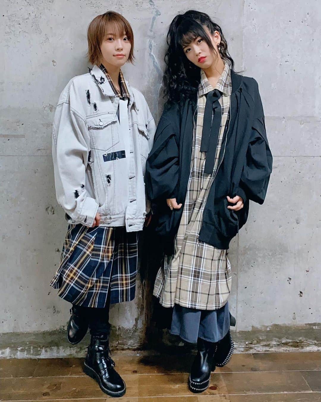 相羽あいなのインスタグラム：「先日 KINGLYMASKさん "２０２０秋冬Collection" の撮影をして頂きました♡♡ COOL＆CUTEコーデ！ てるりんとの撮影♡ #KINGLYMASK #秋冬コーデ  #タグ付け覚えた #クールも可愛いも」
