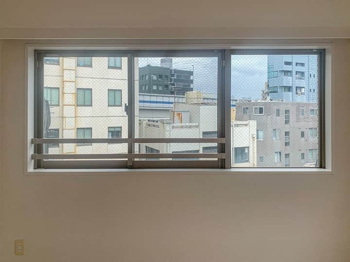 せたがやクラソンのインスタグラム：「『この部屋を選ぶ理由をかんがえた！ 507』﻿ ﻿ ・東急田園都市線三軒茶屋駅 徒歩1分 ・10.9万円・22.24㎡・1K ___________________________________________________________________﻿  さてさて、今回のお部屋はひとり暮らしの1K。 ちいさなお部屋での、暮らしの選択を考えます。  間取りは玄関側に水まわり、扉を挟んでその先に洋室と、一般的な1K。 室内は6.5帖と、まあ決して広くはないのですが。 なので、なるべくすっきりとした室内にしたい。まずはテレビは置かないことにしましょう。 プロジェクターにしちゃう。まっさらな壁側がちょうどいい。  ▼この物件の詳細、﻿ そのほかのお部屋はプロフィールのリンクから﻿ @setagayakurasson﻿ ___________________________________________________________________﻿ ﻿ 「オンラインでお部屋探し」スタートしました！ ご相談お待ちしております。 ﻿ ﻿https://setagayakurasson.com/online _____________________________________________________________________﻿ ﻿ #せたがやクラソン #せたがやンソン #賃貸 #お部屋探し #オンラインお部屋探し #引っ越し #内見 #部屋 #ワンルーム #ひとり暮らし #ふたり暮らし #好きな街 #暮らしを楽しむ #キッチン #家具 #世田谷 #賃貸インテリア #リノベーション  #コンシェルジュ #世田谷のお部屋探し  #田園都市線 #世田谷線  #三軒茶屋 #インテリア好き #ワンルーム #賃貸暮らし」