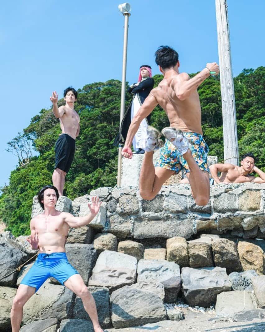 鷹鳥屋明のインスタグラム：「زعيم الشر...لا لا، زعيم الكبسة الأعظم وأتباعه المخلصين نحن نحارب المتحدي✊💥」