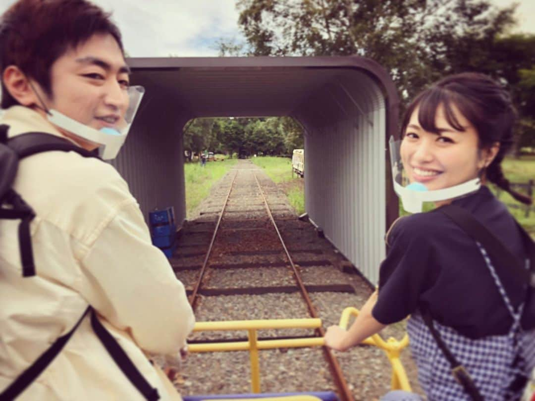 北原里英さんのインスタグラム写真 - (北原里英Instagram)「🚌 ローカル路線バス乗り継ぎの旅Z ありがとうございました！！！🐄🐄🐄 . なぜか羽田圭介さんとデートなうな写真があったんで載せます🤣 撮影は田中要次さん🤣✨ . . #ローカル路線バス乗り継ぎの旅z   #北海道  #デートなうに使っていいよ   #いやどうやって .  #羽田圭介 さん　#田中要次 さん」9月5日 22時12分 - rie_kitahara_3