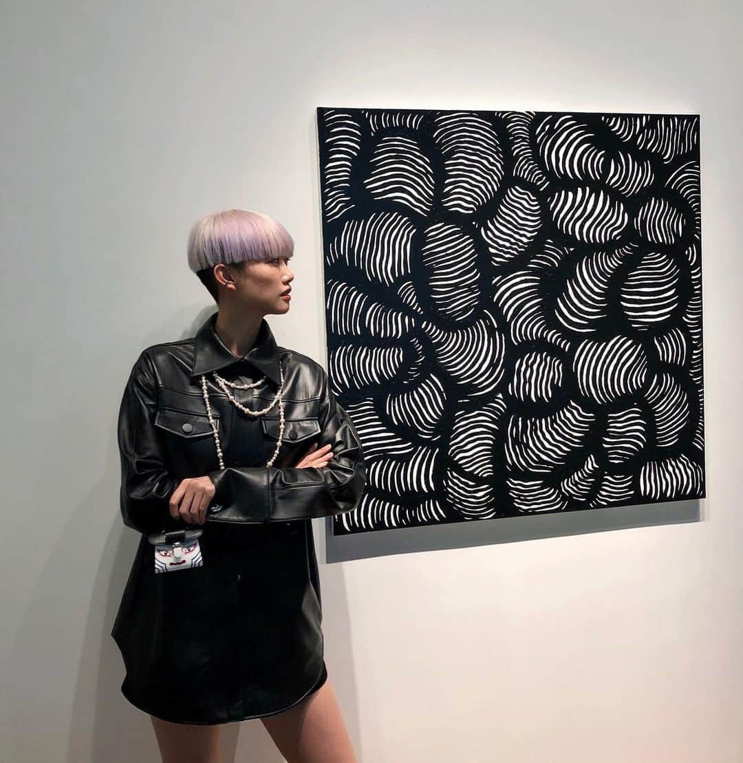 シェンさんのインスタグラム写真 - (シェンInstagram)「Yayoikusama new exhibition in Ota Gallery🖤🖤🖤オープニングおめでとうございます🎉  #草間弥生 #yayoikusama #otagallery #delvaux」9月5日 22時05分 - shenshenshenshen