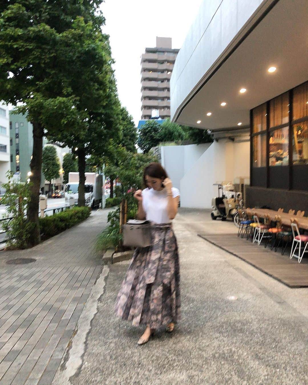 髙田麻紀子のインスタグラム：「❤︎ . トップス&スカート#drawer バッグ#hermes  パンプス#rogervivier  . 台風10号心配ですね😢 大きな被害が出ませんように🙏」