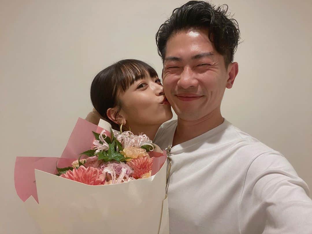 近藤千尋のインスタグラム：「たまには惚気投稿❤️笑 結婚してくれてありがとう💓☺️  #Weddinganniversary5th」