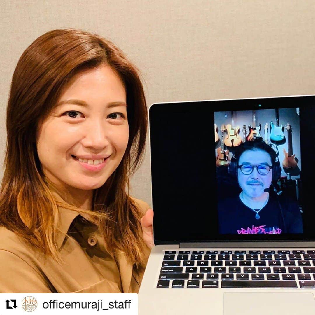 渡辺香津美さんのインスタグラム写真 - (渡辺香津美Instagram)「#Repost officemuraji_staff with @get_repost ・・・ 【放送のお知らせ】☺︎ J-WAVE「RINREI CLASSY LIVING」 9月5日(土)20:00-20:54  今夜のCLASSY LIVINGは、ギタリストの渡辺香津美さんをゲストにお迎えしてお送りいたします。 どうぞお楽しみに♫ . .  A message from Kaori...  本日のゲストは、渡辺香津美さんです。日本が誇るス一パ一ギタリスト。これまでの豊かな経験の中から思い出に残っておられるお話をたくさんお聞かせくださいます。　 普段から香津美さん、そしてパ一トナ一の谷川公子さんとはよく交流させていただいているのですが、さすがに数カ月はなかなかお会いする機会を持てませんでした。先月、香津美さんの久しぶりのステージを運良く私も拝聴することができました！「ステージでの香津美さんを観たい、聴きたい！」多くのカズミファンの皆様と同じことを私も感じました。　 今宵は、香津美さんはご自身の軽井沢のお家から、私はいつものように、クラッシ一リビングから、リモートでのト一クをお届けします。ぜひお聞きください☆  . . .  #村治佳織 #kaorimuraji  #murajikaori  #classicguiter  #渡辺香津美 さん #jwave  #classyliving  #土曜の夜はクラッシーリビング  #radikoならいつでもクラッシーリビング」9月6日 3時50分 - django1953