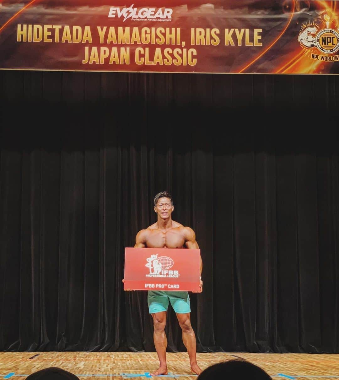 佐藤正悟さんのインスタグラム写真 - (佐藤正悟Instagram)「本日開催された HIDETADA YAMAGISHI IRIS KYLE JAPAN CLASSICにて念願のIFBB PROになることができました。 　 2018年のOLYMPIA AMATEUR Las Vegasでの惨敗から2年。 　 負けても打ちのめされても自分を信じてここまでやってきました。 　 人生思い通りにはいきませんが、 自分のやった通りにはなる。 これは断言できます。 　 何かに打ち込んでる方は諦めずに突き進んでほしい。 心の底からそう思います。 　 　 　 #ifbbpro」9月5日 22時25分 - shogosato1231