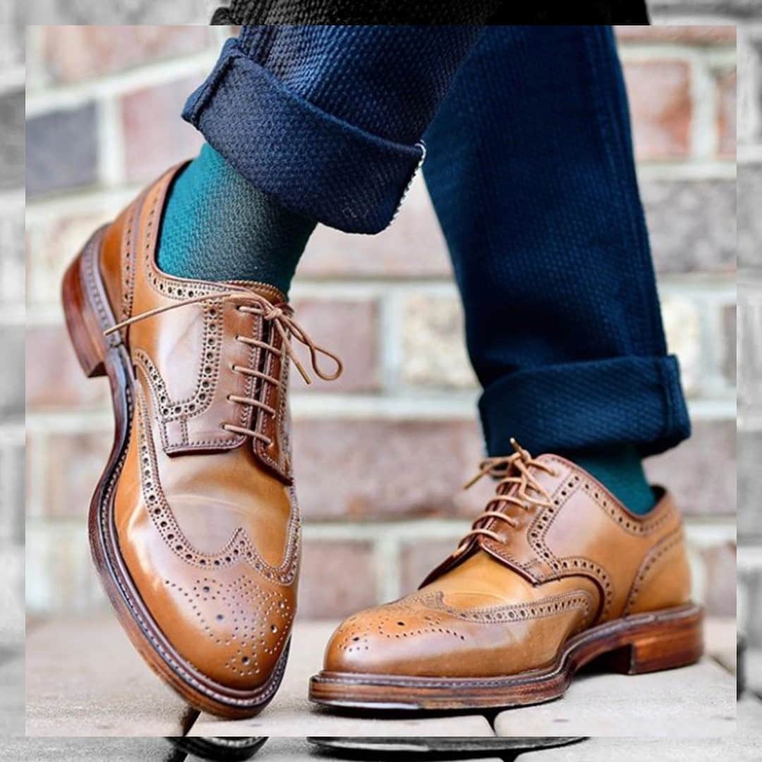 のインスタグラム：「Pembroke in Whisky Cordovan - photo credit @weltandbarrel #crockettandjones #madetobeworn #customerimages」