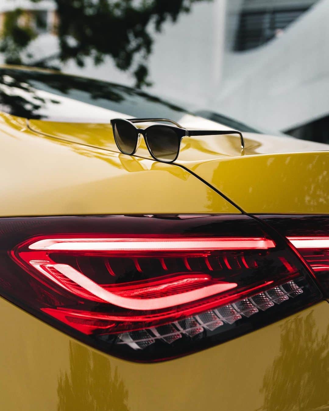 メルセデス・ベンツさんのインスタグラム写真 - (メルセデス・ベンツInstagram)「Make the road your catwalk with the chic casual sunglasses. Your Mercedes-Benz star appears in dynamic, sharp design, vibrant colors, power and elegance. 💛  📷 @hanneslhauser for #MBsocialcar  #MercedesBenz #daimler #sunglasses #shopping」9月5日 23時03分 - mercedesbenz