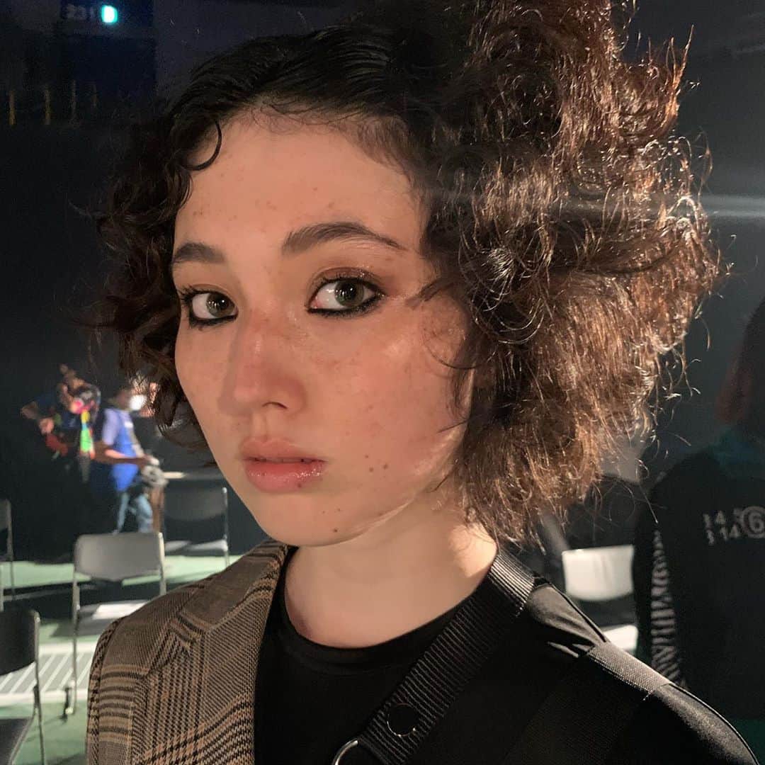 YUKI TAKESHIMAさんのインスタグラム写真 - (YUKI TAKESHIMAInstagram)「TGC SPECIAL COLLECTION2020 @tgc_staff  #野口強 #backstage #ビズゥ #yukibrush  #yukimaketeam  #tgc  #関マリアンナ  #宮野陽名  ベースのメイクは艶やかで軽く 強めのスモーキーアイがポイント✨」9月5日 23時08分 - yukimake