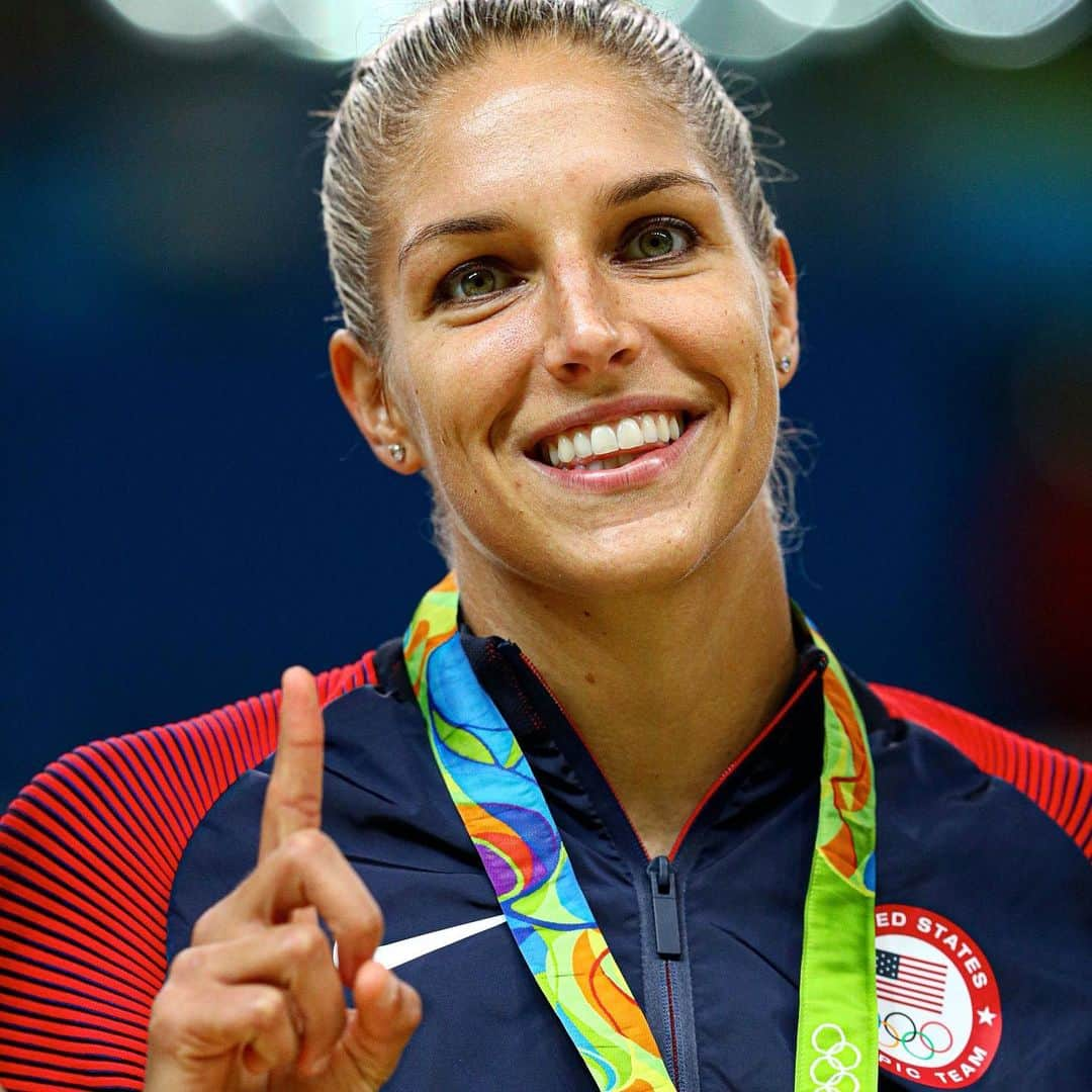 USA Basketballさんのインスタグラム写真 - (USA BasketballInstagram)「Show @de11edonne some birthday love! 🤩」9月5日 23時21分 - usabasketball