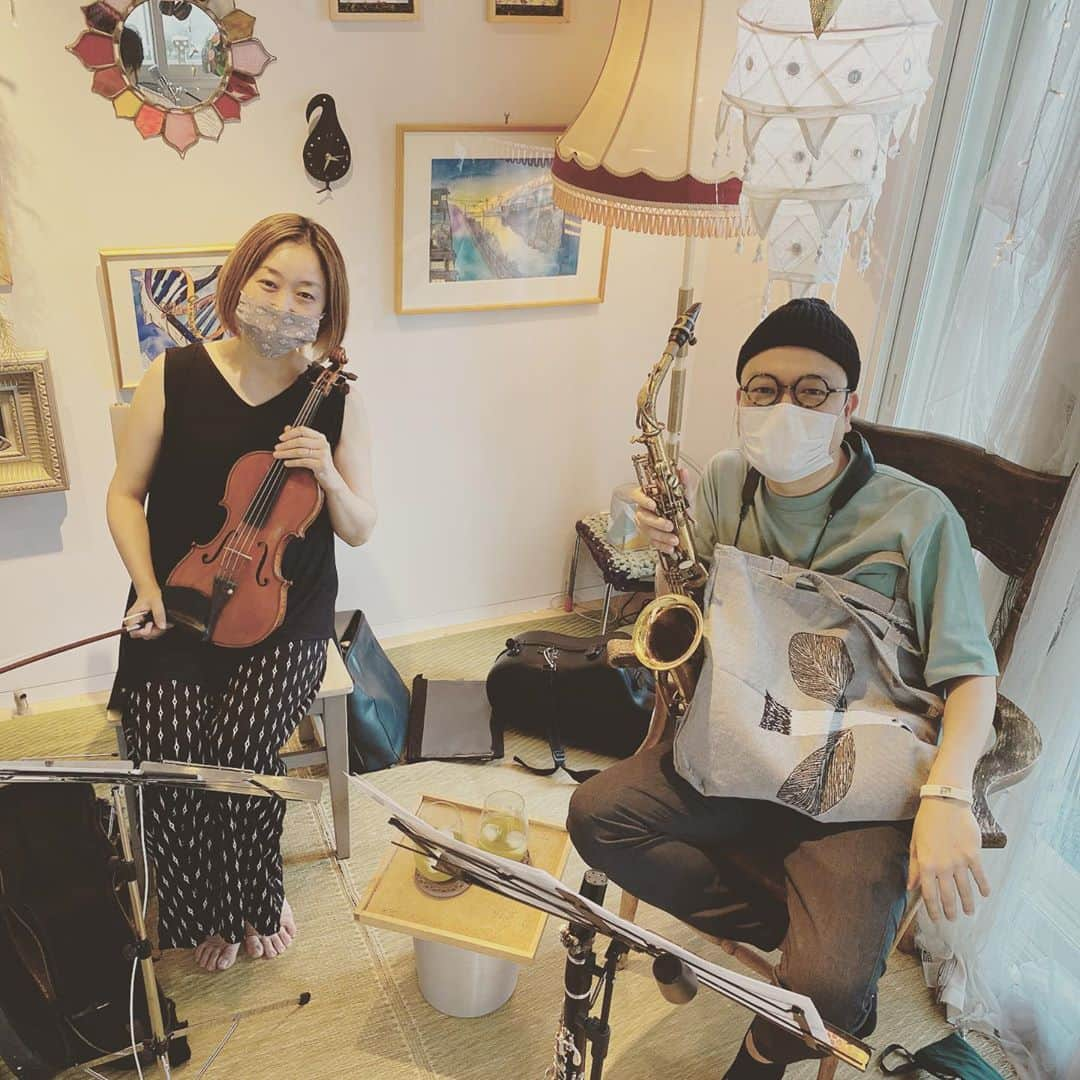 横沢ローラさんのインスタグラム写真 - (横沢ローラInstagram)「そして2曲だけ風のように音合わせして風のように帰ってった。 はー、打ち上げ出来る日は来るかなぁ、コロコロコロ‥。 #オノマトペル2ndアルバム #笠地蔵 #笠はないけど」9月5日 23時23分 - laurayokozawa