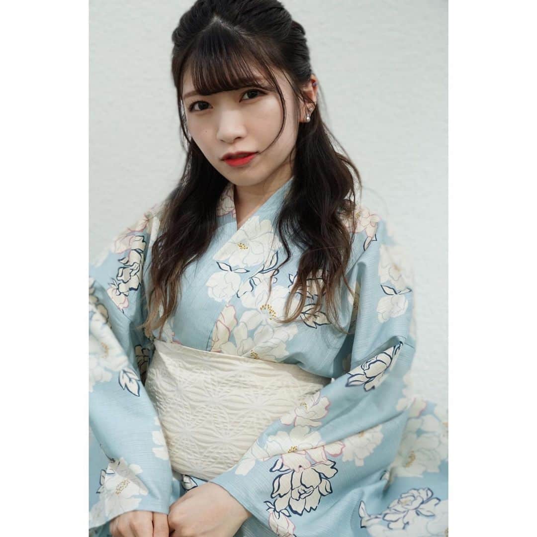 西萌葉のインスタグラム：「ぎりぎりだけど着れてよかった☺︎ 一目惚れした水色〜💠 ㅤㅤㅤ #浴衣 #浴衣ヘアアレンジ #夏の思い出」