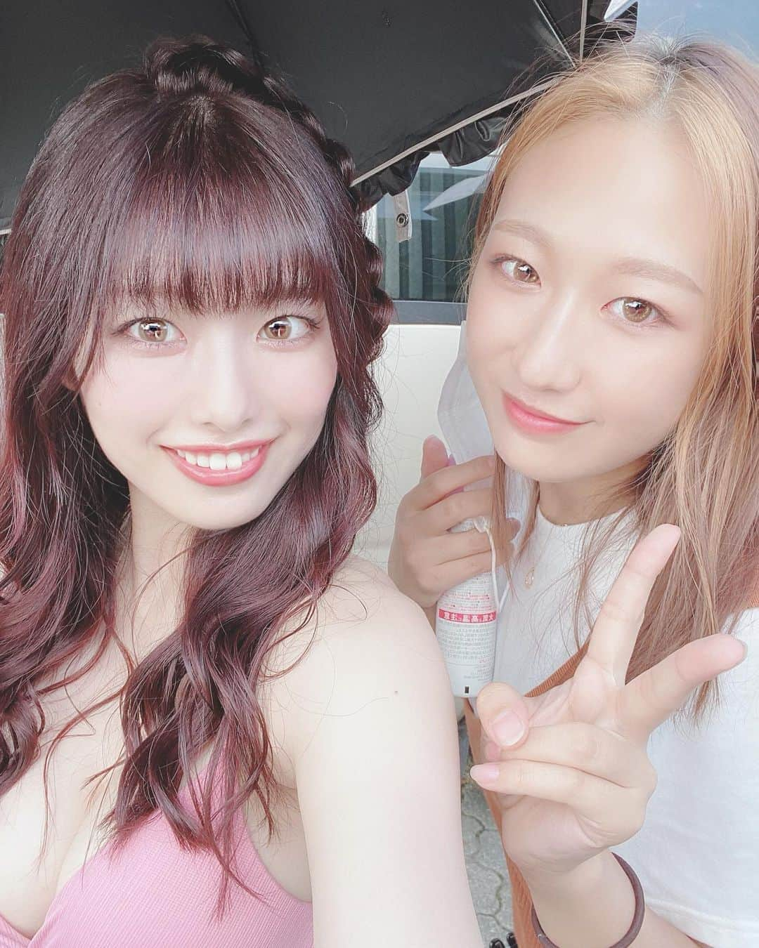 高橋みおさんのインスタグラム写真 - (高橋みおInstagram)「🤍 、 きょうの撮影会のヘアメイクさんが偶然お友達だった❤︎ 、 こんなことあるんだ〜ってびっくり嬉しい🥰 可愛い髪型にしてもらった〜天才☺︎ 、 そして髪色が可愛すぎる件。🍒 、 、 、 、 、 、 、 #撮影　#撮影会　#川越水上公園　#ヘアメイク　#編み込み　#編み込みヘア　#ヘアスタイル　#ヘアアレンジ　#赤髪　#ピンク髪　#水着　#グラビア　#swimwear #make #makeup #hairstyle #hair」9月5日 23時27分 - miochin052