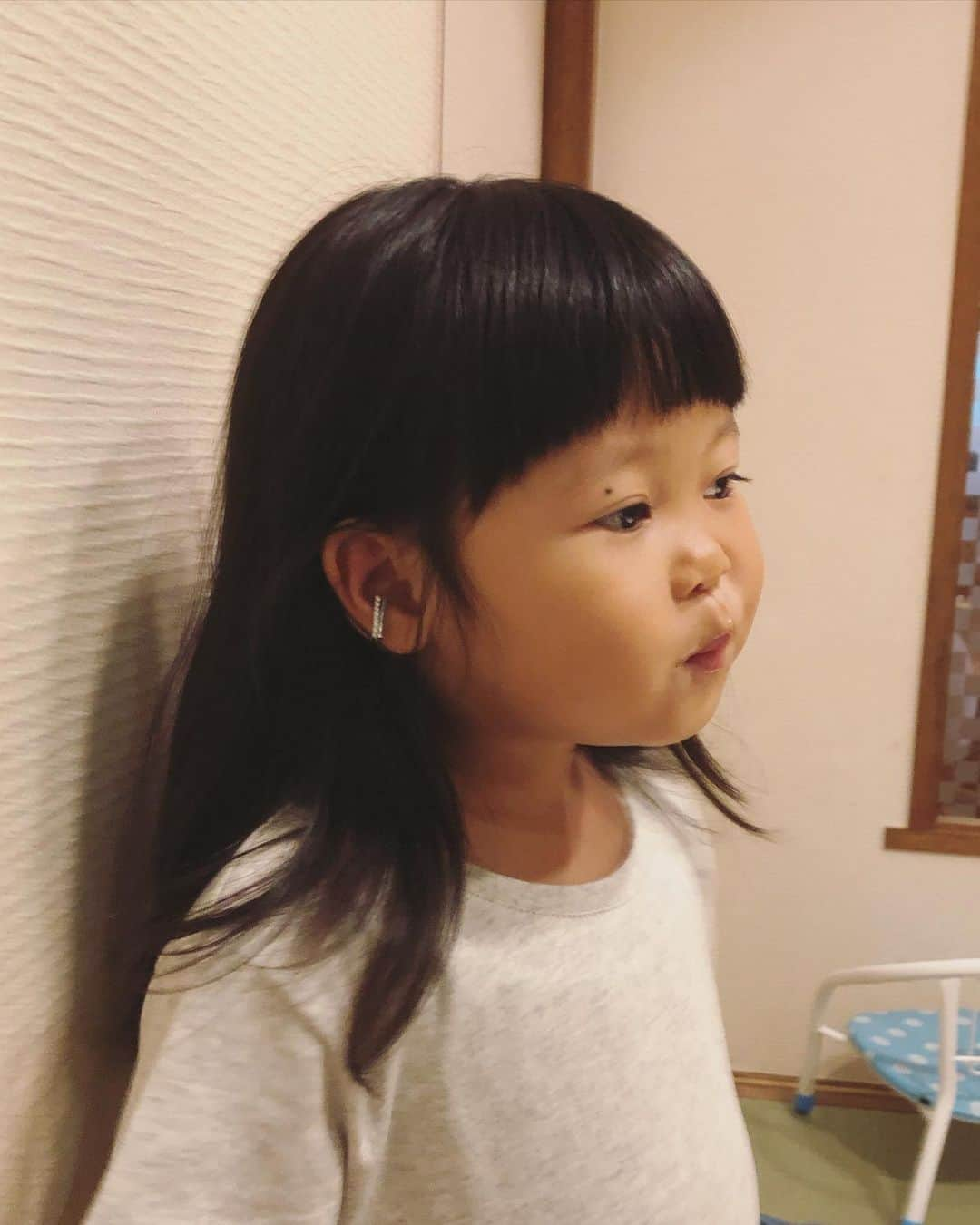 ぽるぽるちゃんさんのインスタグラム写真 - (ぽるぽるちゃんInstagram)「今日はみきちゃん弟くんと彼女さんが みゆの誕生日を祝いに来てくれました🎉 夜ご飯の時にみきちゃん弟の彼女さんに イヤリングをかしてもらってご満悦☺️  昼間はデンパークへお出かけ🚗 withみきちゃんフレンズ👭  ぺたぺた焼き体験してきました。 紫多めでした🤷‍♂️  一日中ご機嫌のみゆふわさんでした🙆‍♂️  #オシャレ女子 #ぺたぺた焼き #顔色悪め #姉妹コーデ #3歳差姉妹 #ぽる」9月5日 23時49分 - poruporuchan