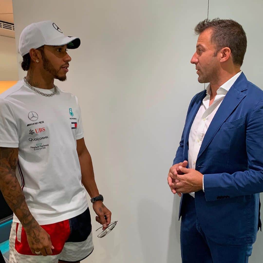 アレッサンドロ・デル・ピエロのインスタグラム：「Un anno fa Monza Circuit! Oggi pole position da record per @lewishamilton! Complimenti! E forza #Ferrari #nevergiveup @scuderiaferrari  #ADP10」