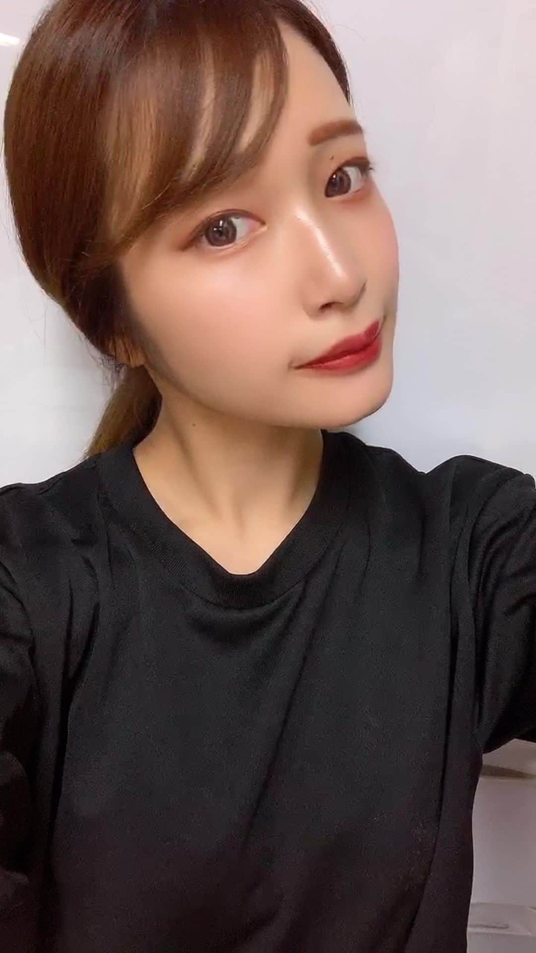 平佐知子のインスタグラム：「これが冷蔵庫の前だなんて誰が気づくだろうか…。#フォローミー #いいね #自撮り女子 #セルフィ」