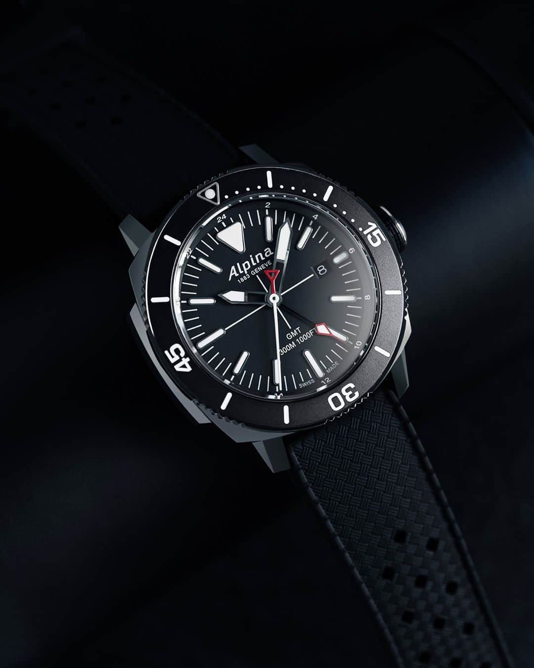 のインスタグラム：「Sporty, yet classy, you'll never want to take your #SeastrongDiver300 off !  📸  @andreknot  #AlpinaWatches #ReachYourSummit #SeastrongDiver300 Check our bio to learn more.」