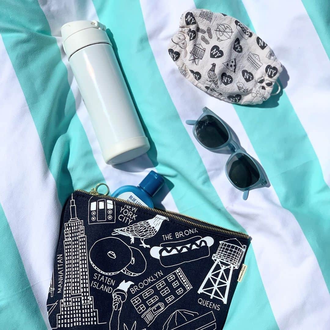 のインスタグラム：「Summer's not officially over for a few more weeks! Our beach bags are packed with all the necessities!」