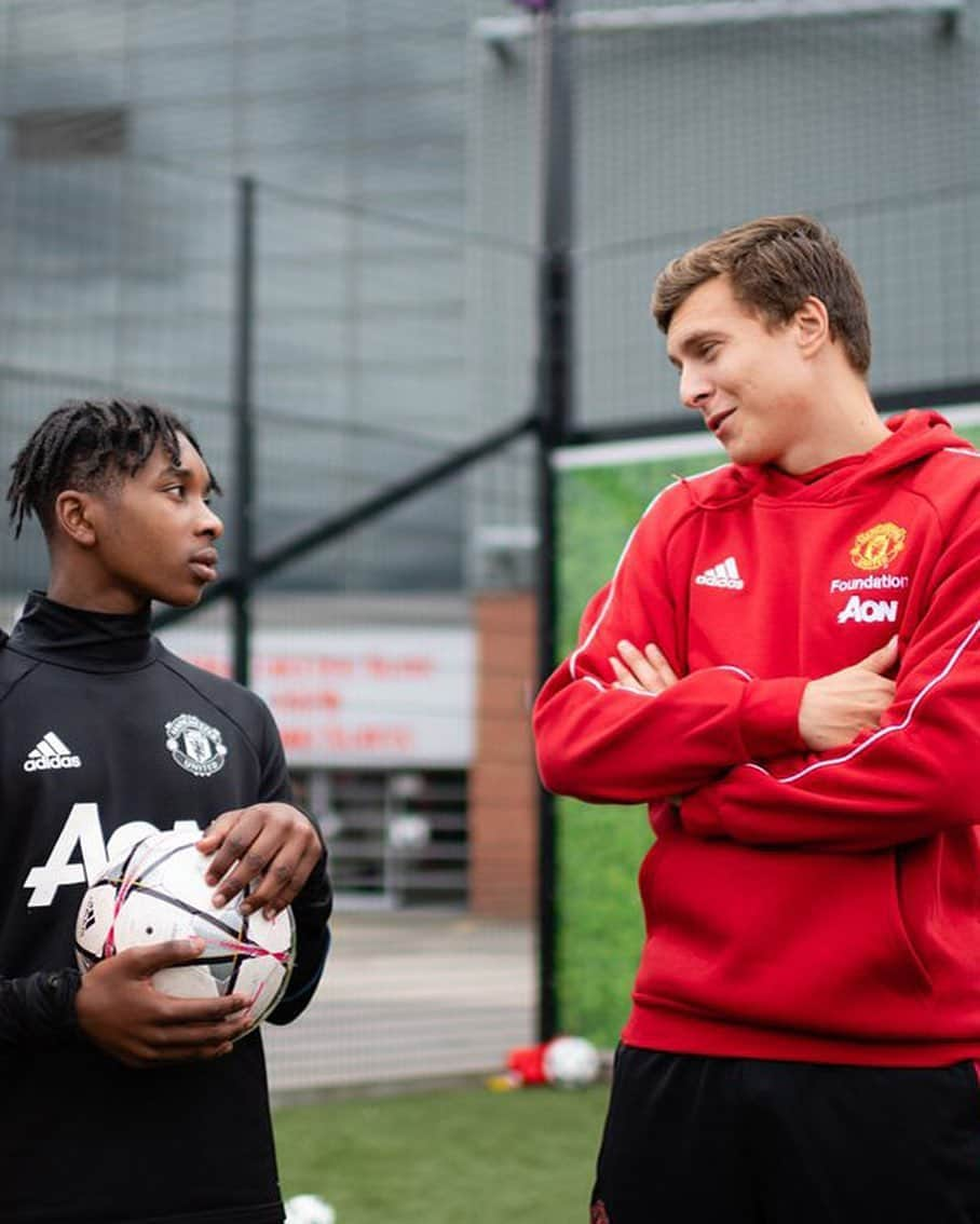 マンチェスター・ユナイテッドさんのインスタグラム写真 - (マンチェスター・ユナイテッドInstagram)「@ManchesterUnitedFoundation appreciation post ❤️👏 Give them a follow to learn more about their fantastic work on #InternationalCharityDay! 📲 #MUFC」9月6日 0時01分 - manchesterunited