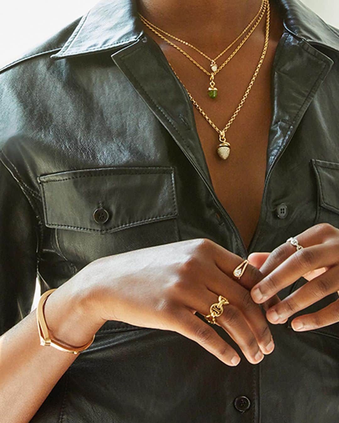 Saks Fifth Avenueさんのインスタグラム写真 - (Saks Fifth AvenueInstagram)「Finishing Touches: These delicate designs are made for everyday layering, from @tamaracomolli, @hoorsenbuhs, and @akillisparis.」9月6日 0時04分 - saks