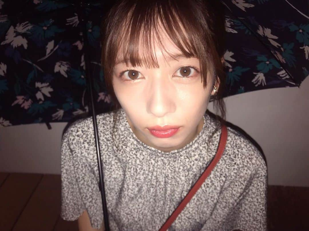 真山りかさんのインスタグラム写真 - (真山りかInstagram)「.﻿ ﻿ エビ中のファンクラブ限定で﻿ 23回目のサマーナイトの個人MV ﻿ 真山ver. が公開しました😆♡﻿ ﻿ YouTubeでは映っていない﻿ 雨の日デートも入っておりますっ笑﻿ ﻿ ぜひご覧くださいっ！﻿ ﻿ 雨の日といえば、接近している台風10号による﻿ 被害が出ない事を願っています……﻿ 九州・沖縄地区にお住まいの皆様は﻿ 特に不安な気持ちでお過ごしですよね﻿ みなさんの心休まる時間が早く訪れますように。﻿ ﻿ #3枚目はスーツオフショット﻿ #名刺を渡そうとしている﻿ #このおふざけショットで元気出してね﻿ ﻿ #エビ中﻿ ﻿ #まやまにあ﻿ ﻿ ﻿ .」9月6日 0時23分 - ma_yama_official