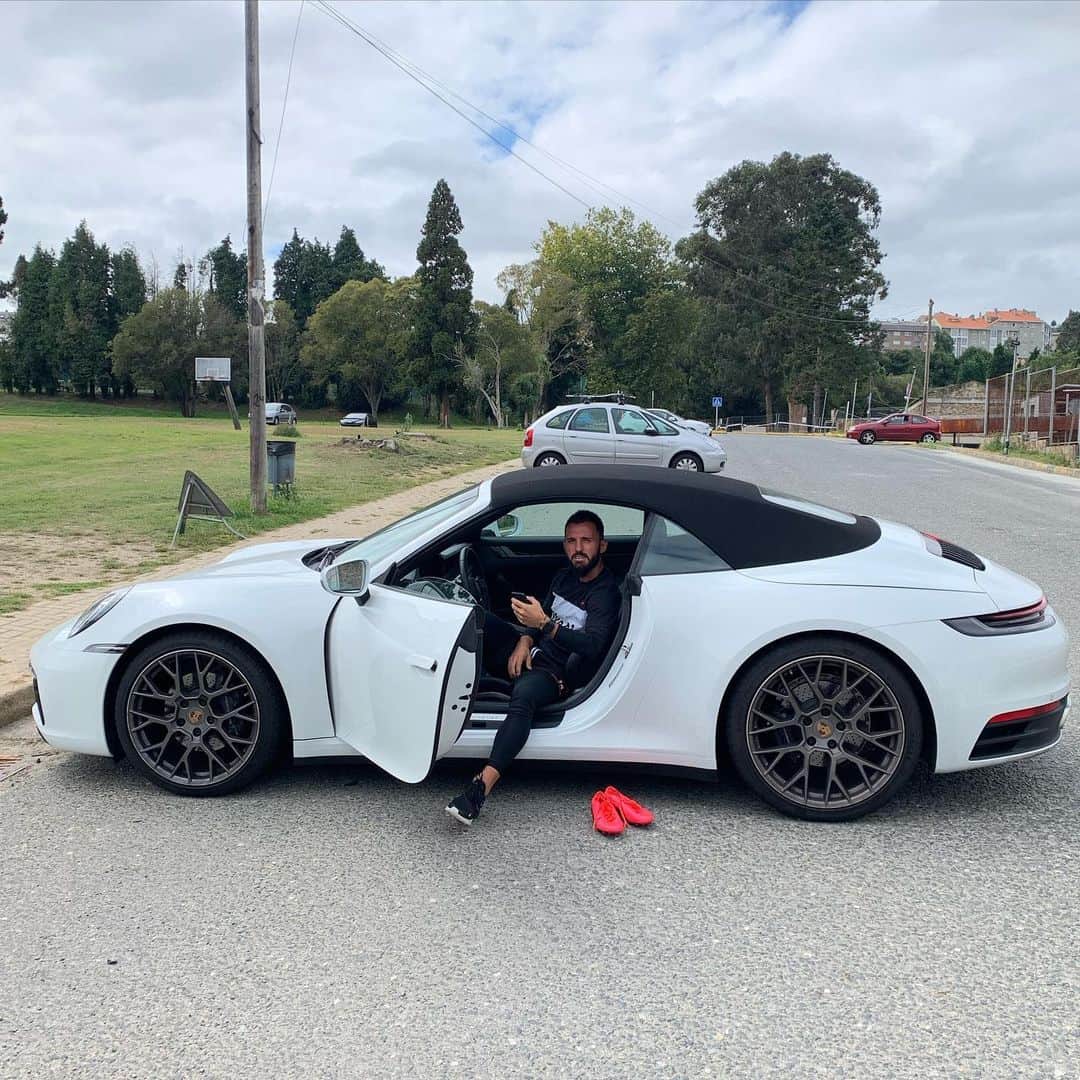 エムレ・チョラクのインスタグラム：「🌪🏎🏡」