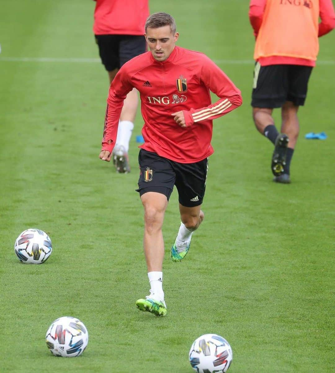 レスター・シティFCさんのインスタグラム写真 - (レスター・シティFCInstagram)「🇧🇪 Castagne 🇧🇪 Tielemans 🇧🇪 Praet 🇩🇰 Schmeichel  Foxes go head-to-head on the international stage this evening 🦊  All the best, lads!  #lcfc」9月6日 0時28分 - lcfc