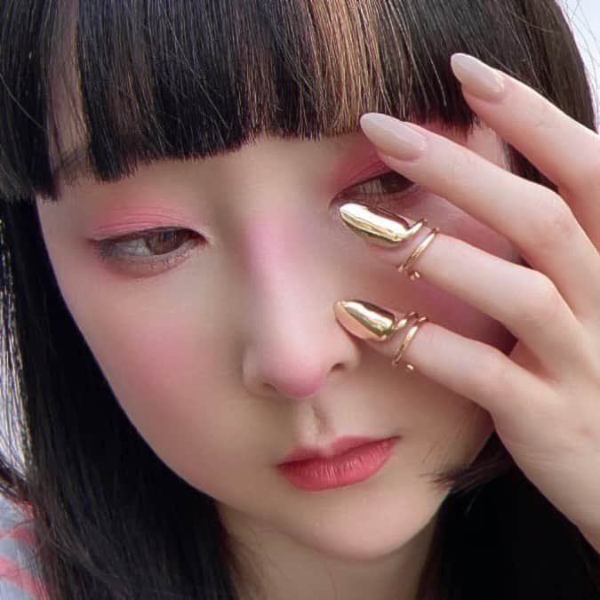 RinRinさんのインスタグラム写真 - (RinRinInstagram)「Can’t remember when was the last time I had such long nails 😂  nail modeling for @number76_chisako ‘s OPI contest~ please vote for her by liking our photo on HER profile! 🙇🏻‍♀️ こんな長いネイル久しぶり〜エレガントでいいな！✨ @number76_chisako のネイルモデルさせていただきました〜チサコさんのプロフィールでうちの写真をライクしてね〜🙇🏻‍♀️今コンペ中！  . Nails by @number76_chisako  Nail rings by @fangophilia #fangophilia  . 👉🏻 #rinrindollnails  . #rinrindoll #japan #tokyo #japanesefashion #tokyofashion #harajukufashion #東京 #コーデ #今日のコーデ #nails #japanesenails #japanesegel #gelnails #nailring #japanesenailsalon #tokyonailsalon #omotesandonailsalon #opi #opigel #東京ネイルサロン #表参道ネイルサロン #ジェルネイル #ベージュネイル #秋ネイル #おしゃれネイル #autumnnails  #number76 #number76nail」9月6日 0時55分 - rinrindoll