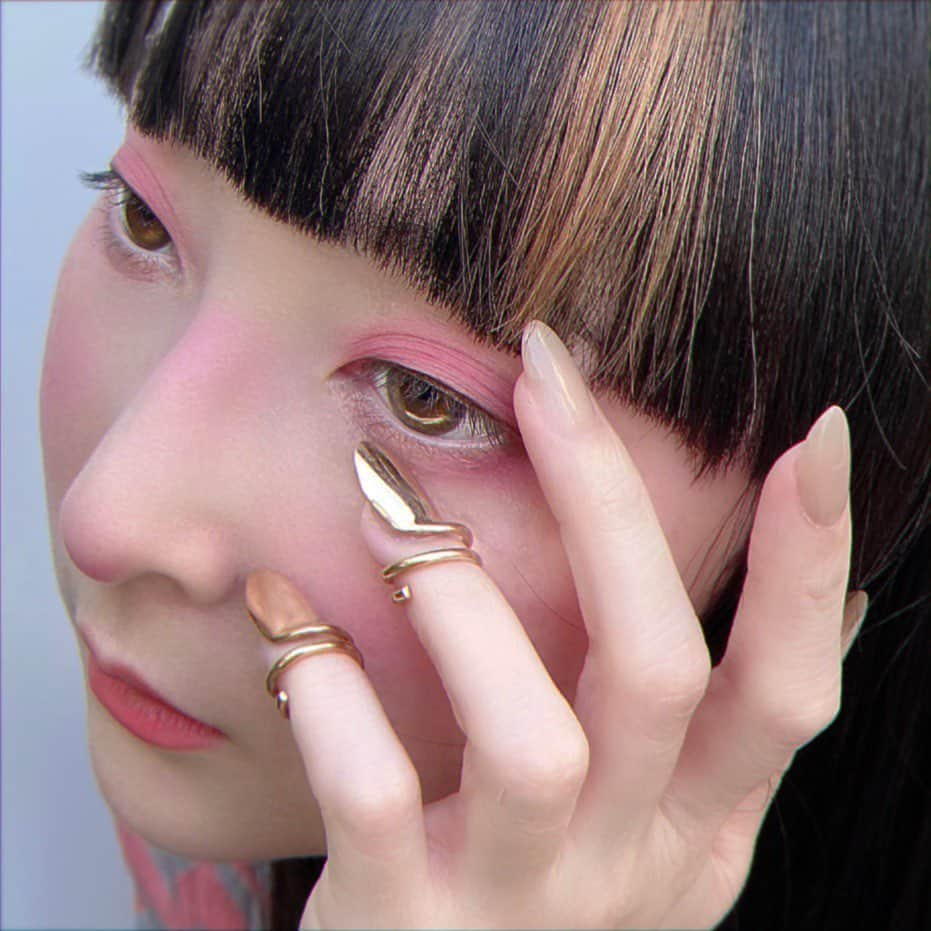 RinRinさんのインスタグラム写真 - (RinRinInstagram)「Can’t remember when was the last time I had such long nails 😂  nail modeling for @number76_chisako ‘s OPI contest~ please vote for her by liking our photo on HER profile! 🙇🏻‍♀️ こんな長いネイル久しぶり〜エレガントでいいな！✨ @number76_chisako のネイルモデルさせていただきました〜チサコさんのプロフィールでうちの写真をライクしてね〜🙇🏻‍♀️今コンペ中！  . Nails by @number76_chisako  Nail rings by @fangophilia #fangophilia  . 👉🏻 #rinrindollnails  . #rinrindoll #japan #tokyo #japanesefashion #tokyofashion #harajukufashion #東京 #コーデ #今日のコーデ #nails #japanesenails #japanesegel #gelnails #nailring #japanesenailsalon #tokyonailsalon #omotesandonailsalon #opi #opigel #東京ネイルサロン #表参道ネイルサロン #ジェルネイル #ベージュネイル #秋ネイル #おしゃれネイル #autumnnails  #number76 #number76nail」9月6日 0時55分 - rinrindoll