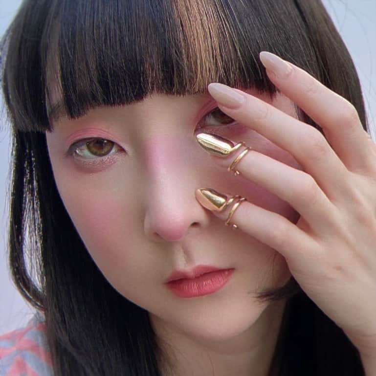 RinRinさんのインスタグラム写真 - (RinRinInstagram)「Can’t remember when was the last time I had such long nails 😂  nail modeling for @number76_chisako ‘s OPI contest~ please vote for her by liking our photo on HER profile! 🙇🏻‍♀️ こんな長いネイル久しぶり〜エレガントでいいな！✨ @number76_chisako のネイルモデルさせていただきました〜チサコさんのプロフィールでうちの写真をライクしてね〜🙇🏻‍♀️今コンペ中！  . Nails by @number76_chisako  Nail rings by @fangophilia #fangophilia  . 👉🏻 #rinrindollnails  . #rinrindoll #japan #tokyo #japanesefashion #tokyofashion #harajukufashion #東京 #コーデ #今日のコーデ #nails #japanesenails #japanesegel #gelnails #nailring #japanesenailsalon #tokyonailsalon #omotesandonailsalon #opi #opigel #東京ネイルサロン #表参道ネイルサロン #ジェルネイル #ベージュネイル #秋ネイル #おしゃれネイル #autumnnails  #number76 #number76nail」9月6日 0時55分 - rinrindoll