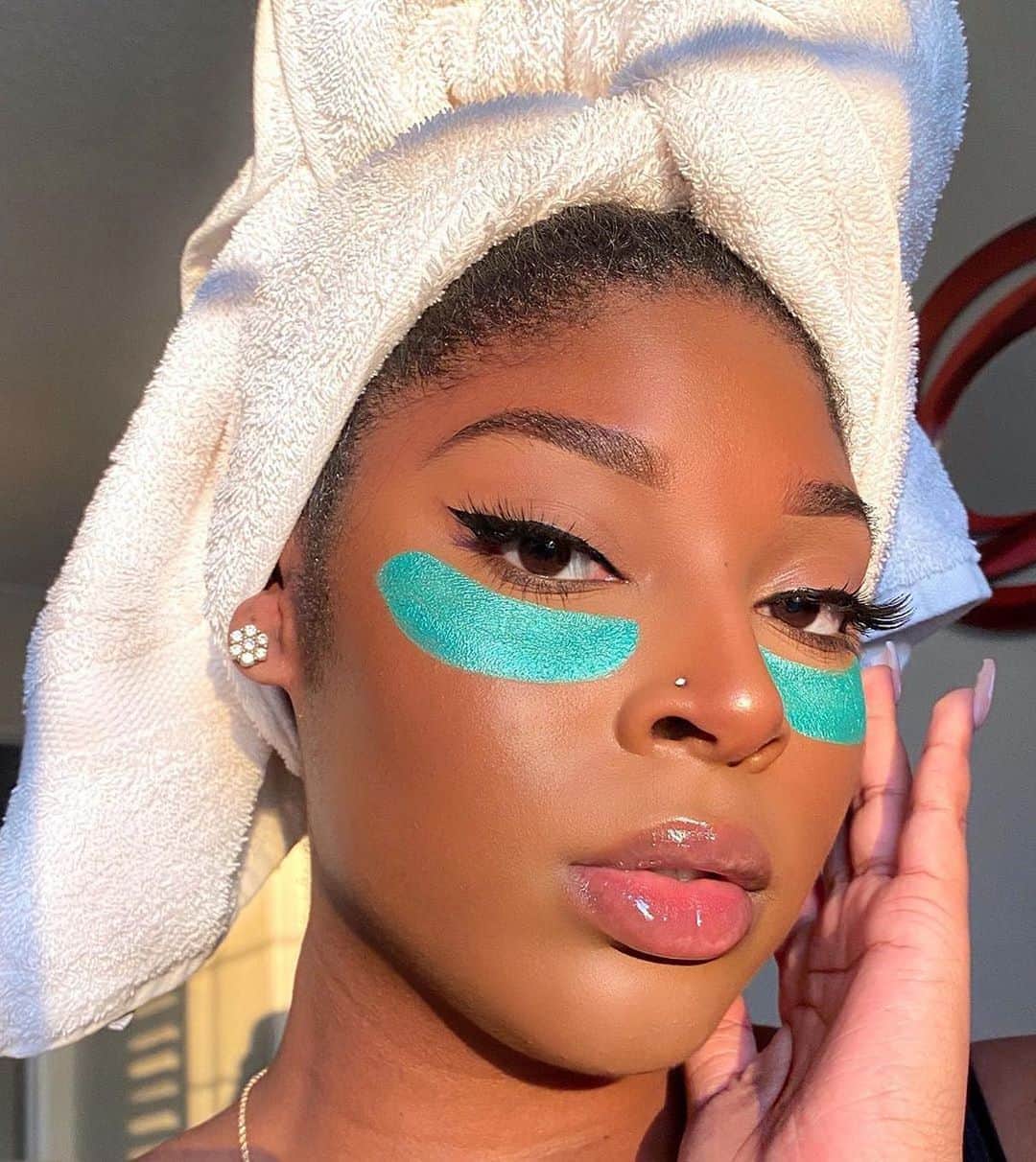 Milk Makeupさんのインスタグラム写真 - (Milk MakeupInstagram)「"This is the 1-800-SELFCARE Hotline, how can we help you?" 💅🏾 - #studiofam babe @kamillegregory glows thru the screen in #hydrogrip primer 💧」9月6日 1時24分 - milkmakeup