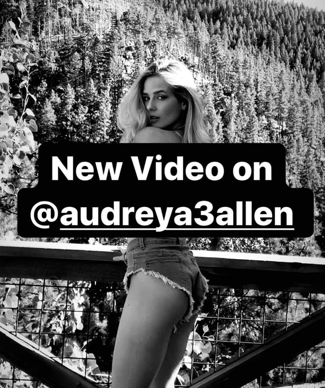 Audrey Aleen Allenのインスタグラム：「You know where the new goods are 👅 Follow my new profile @audreya3allen  for all my new content ♥️」