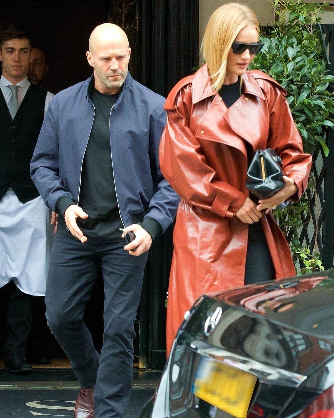 Just Jaredさんのインスタグラム写真 - (Just JaredInstagram)「@rosiehw and @jasonstatham are spotted out for lunch in London. More pics now on our site! #RosieHuntingtonWhiteley #JasonStatham Photos: Backgrid」9月6日 1時39分 - justjared