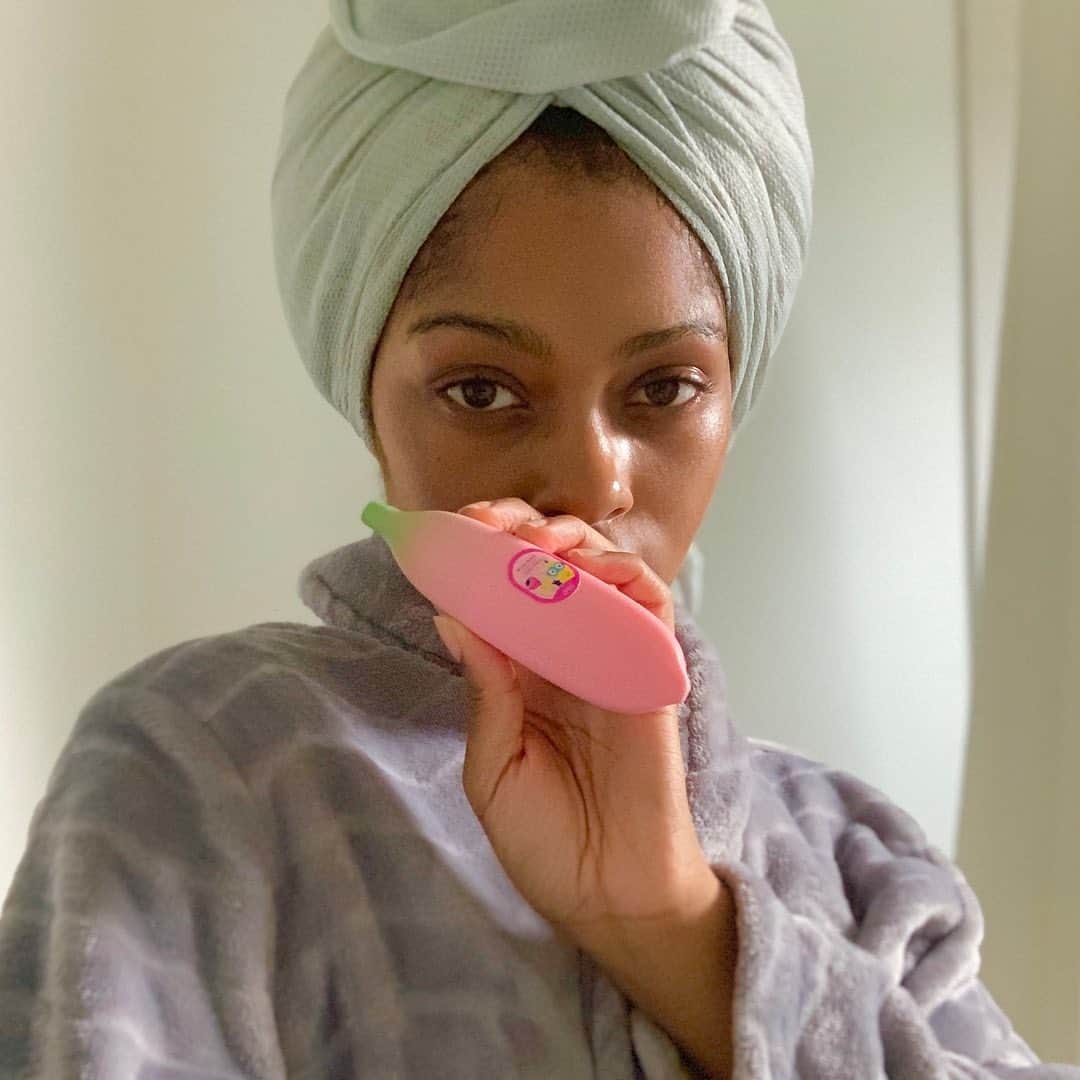 TONYMOLY USA Officialさんのインスタグラム写真 - (TONYMOLY USA OfficialInstagram)「Saturday feels with @boshiaraejean 🍓🍌✨#xoxoTM #MinionsxTONYMOLY #TONYMOLYnMe」9月6日 1時40分 - tonymoly.us_official