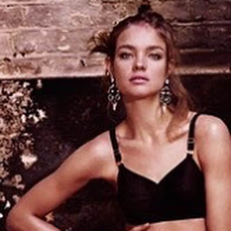 のインスタグラム：「Posted @withregram • @nataliavfan Vogue UK May 2009 “State of Grace” Ph: Mario Testino Fashion editor: Lucinda Chambers Hair: Sam McKnight  Makeup: Val Garland  Set designer: Michael Howells」