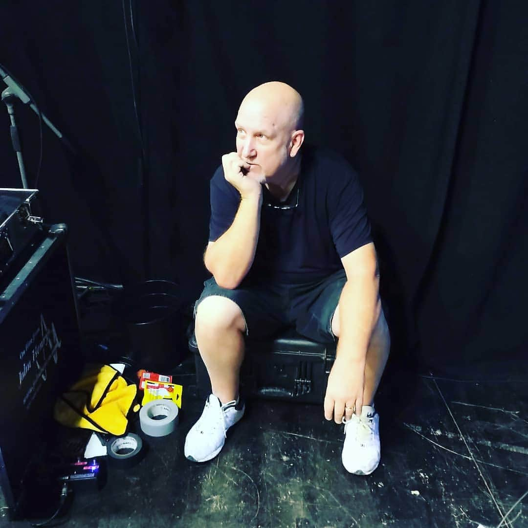 ダフ・マッケイガンさんのインスタグラム写真 - (ダフ・マッケイガンInstagram)「Happy Birthday McBob @mayhuemike !!! Pictured here, as he ponders the existence of human intelligence on earth....」9月6日 2時03分 - duffmckagan