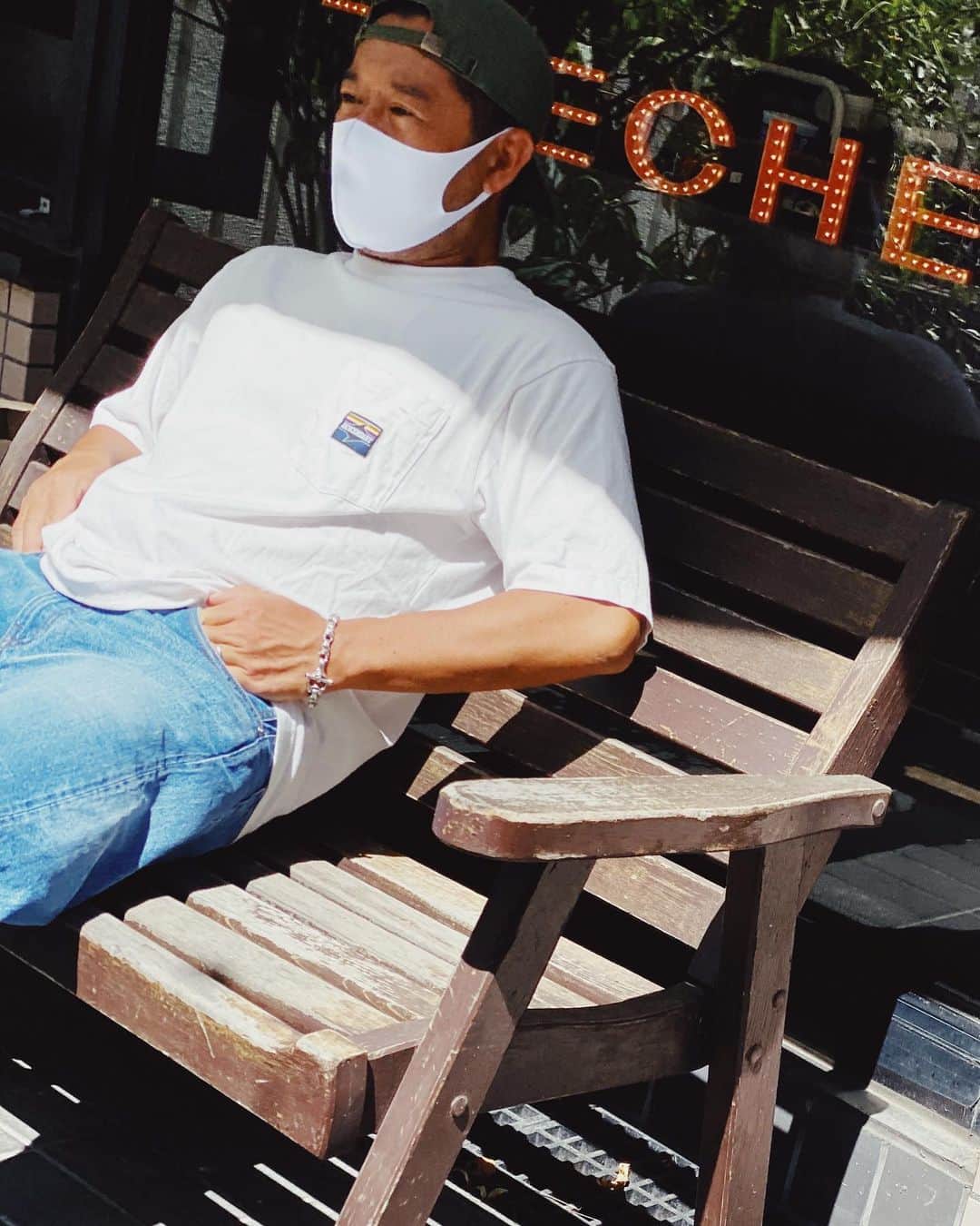 青木大輔さんのインスタグラム写真 - (青木大輔Instagram)「今日はストレートデニム スニーカーと白Tシャツにキャップ マジで普通〜な感じの服な気分で 出てきた！ 楽ちんな格好が良いよね 動きやすい服装サイコー！w @dcdt_2014  @wtaps_tokyo  @newbalance  #1993straightjeans  #m992 #白ポケT #keeprolling」9月6日 13時03分 - daisukeaoki_tiechel