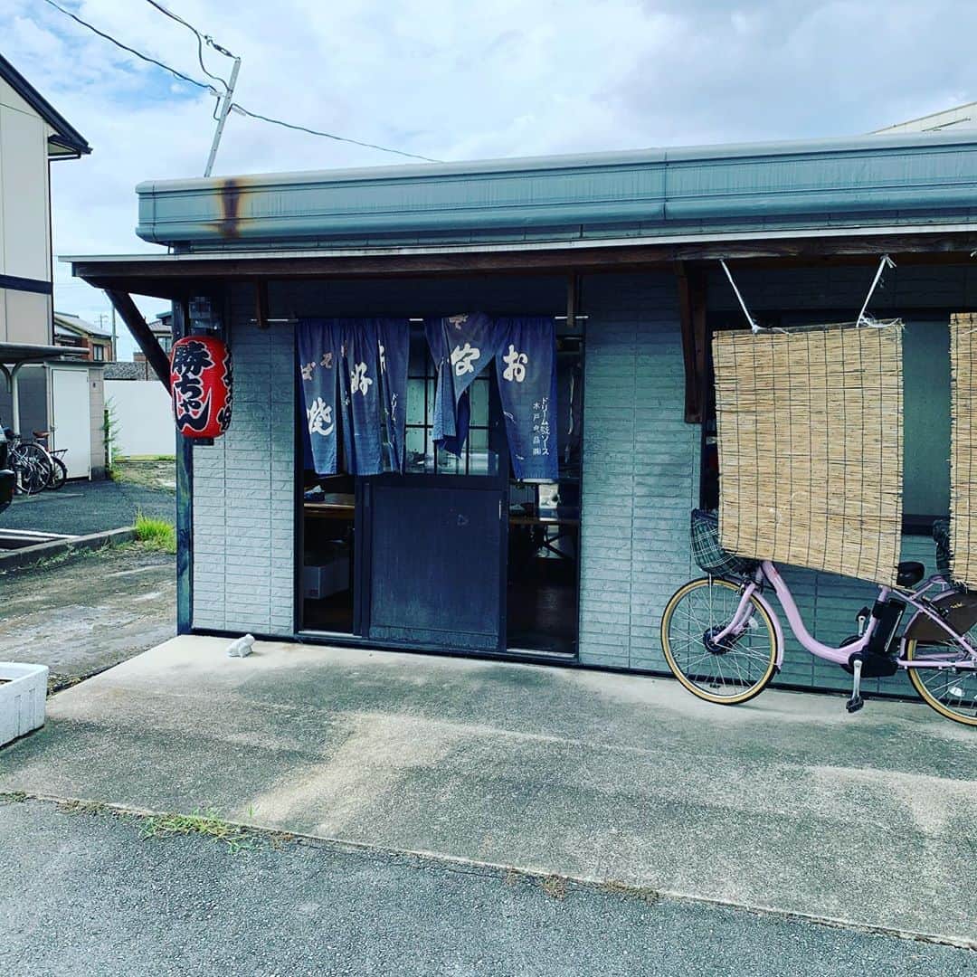 金村義明さんのインスタグラム写真 - (金村義明Instagram)「白浜町宇佐崎お好み焼き勝っちゃん！ 膝がめげてもーたらしい！ 早く病院行って注射💉打つように！ 筋コンチャンポン焼き！ 店行くたびにサイン、今回は赤マジックで！ いつまでも元気で、また行きます！」9月6日 12時59分 - yoshiaki_kanemura