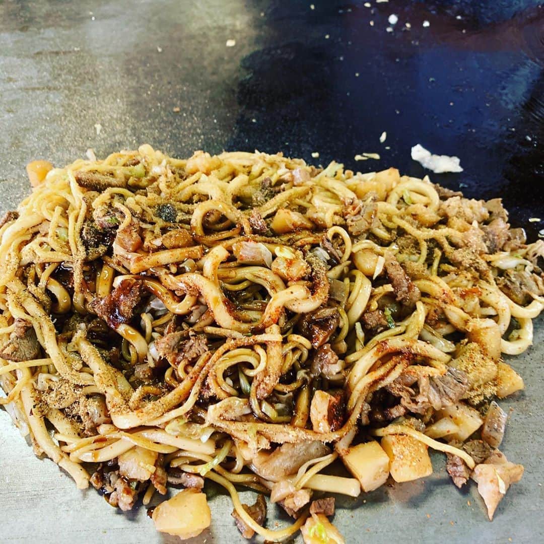 金村義明さんのインスタグラム写真 - (金村義明Instagram)「白浜町宇佐崎お好み焼き勝っちゃん！ 膝がめげてもーたらしい！ 早く病院行って注射💉打つように！ 筋コンチャンポン焼き！ 店行くたびにサイン、今回は赤マジックで！ いつまでも元気で、また行きます！」9月6日 12時59分 - yoshiaki_kanemura