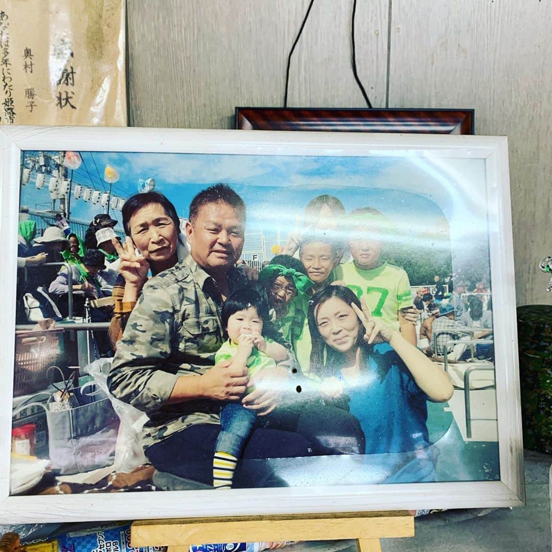 金村義明さんのインスタグラム写真 - (金村義明Instagram)「白浜町宇佐崎お好み焼き勝っちゃん！ 膝がめげてもーたらしい！ 早く病院行って注射💉打つように！ 筋コンチャンポン焼き！ 店行くたびにサイン、今回は赤マジックで！ いつまでも元気で、また行きます！」9月6日 12時59分 - yoshiaki_kanemura