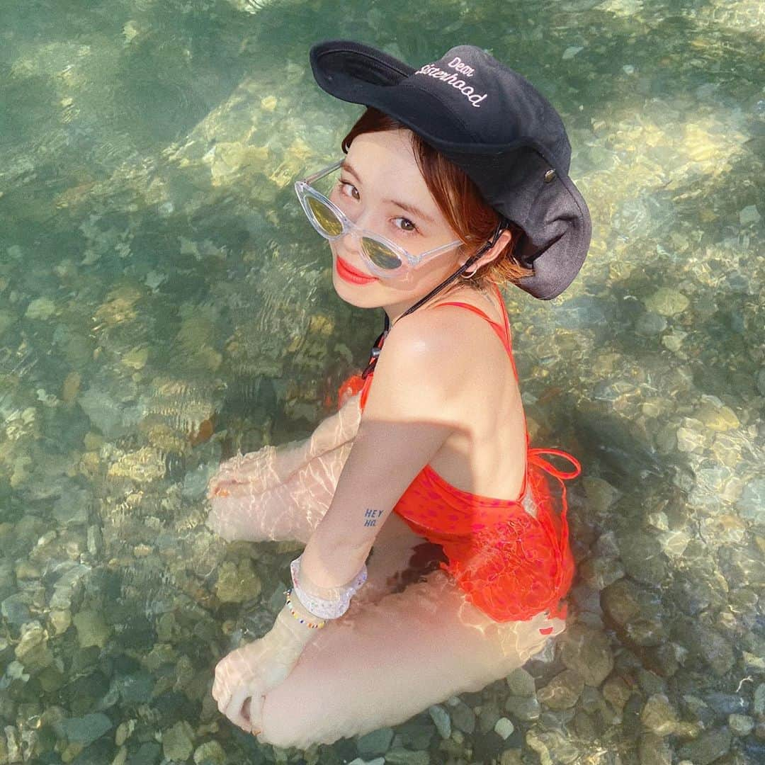 瀬戸あゆみさんのインスタグラム写真 - (瀬戸あゆみInstagram)「Don't miss Summer☀️🌈  夏物ラストチャンス、9/9まで。 このハットも、ブラックはラス1です❤︎  ハートバングルも、ようやく水着に合わせれた😌 やっぱりかわいい！  透き通った水の川に行ったの、楽しかったな🐞 #dearsisterhood #theskips  #mydearestsummer」9月6日 13時02分 - setoayumi