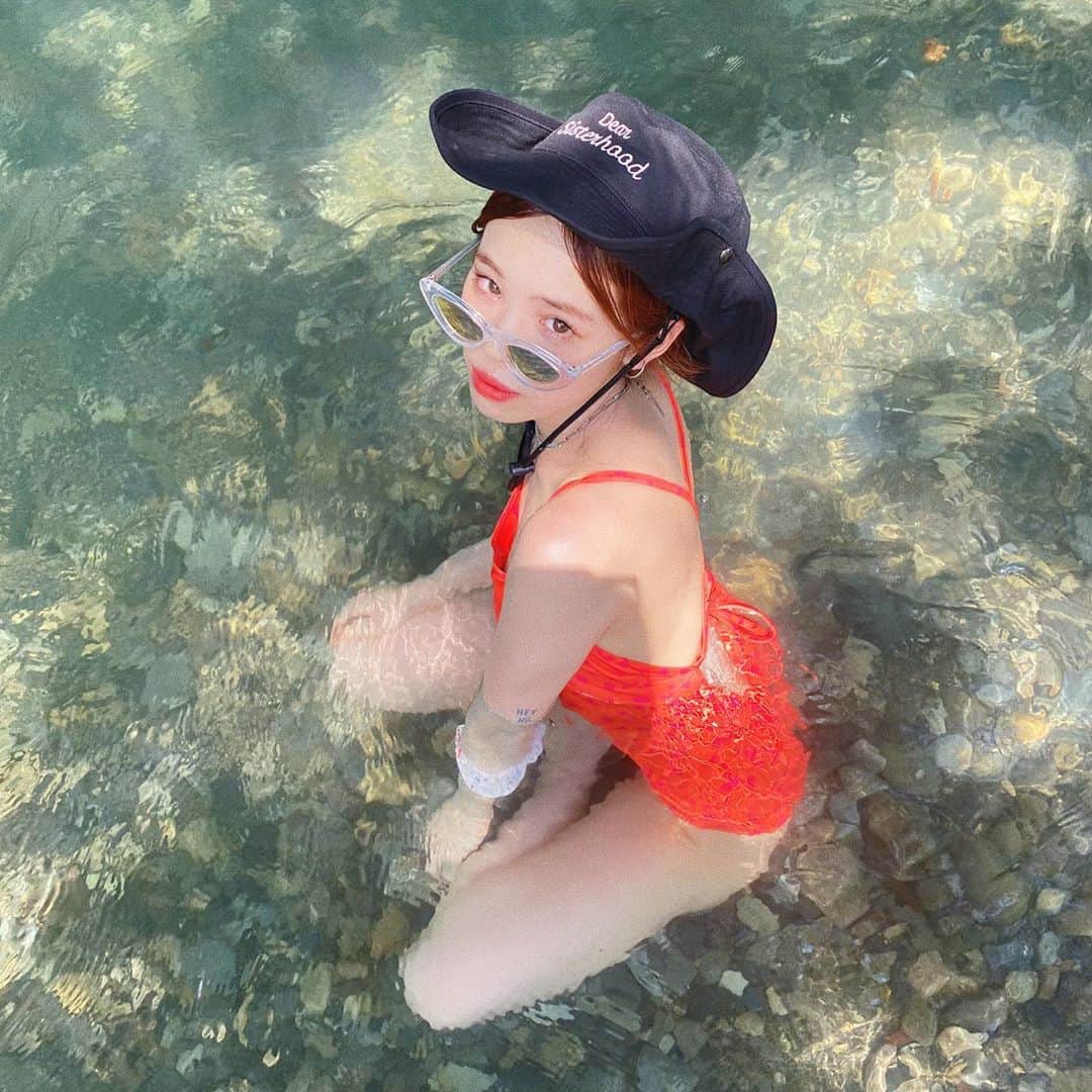 瀬戸あゆみさんのインスタグラム写真 - (瀬戸あゆみInstagram)「Don't miss Summer☀️🌈  夏物ラストチャンス、9/9まで。 このハットも、ブラックはラス1です❤︎  ハートバングルも、ようやく水着に合わせれた😌 やっぱりかわいい！  透き通った水の川に行ったの、楽しかったな🐞 #dearsisterhood #theskips  #mydearestsummer」9月6日 13時02分 - setoayumi