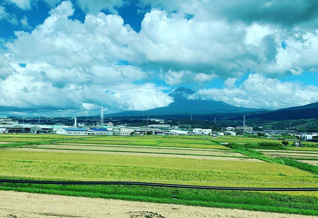 黒沢薫さんのインスタグラム写真 - (黒沢薫Instagram)「お久しぶり。 #windowview #tokyo #to #nagoya #富士山 #beautiful #instaview #lovelife #音市音座」9月6日 11時30分 - kaorukurosawa_lovelife